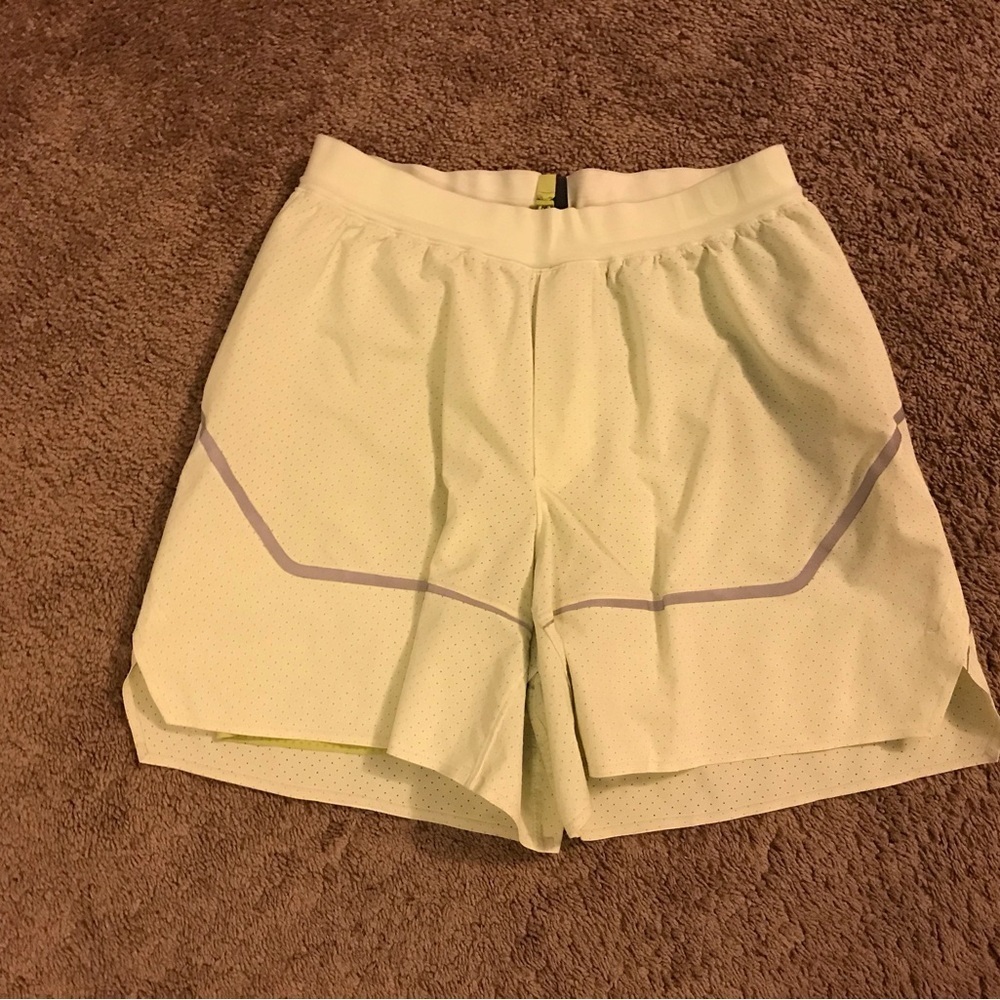 Lululemon Fast Free 2-in-1 HR Short 6” Reflective  Light Vapor